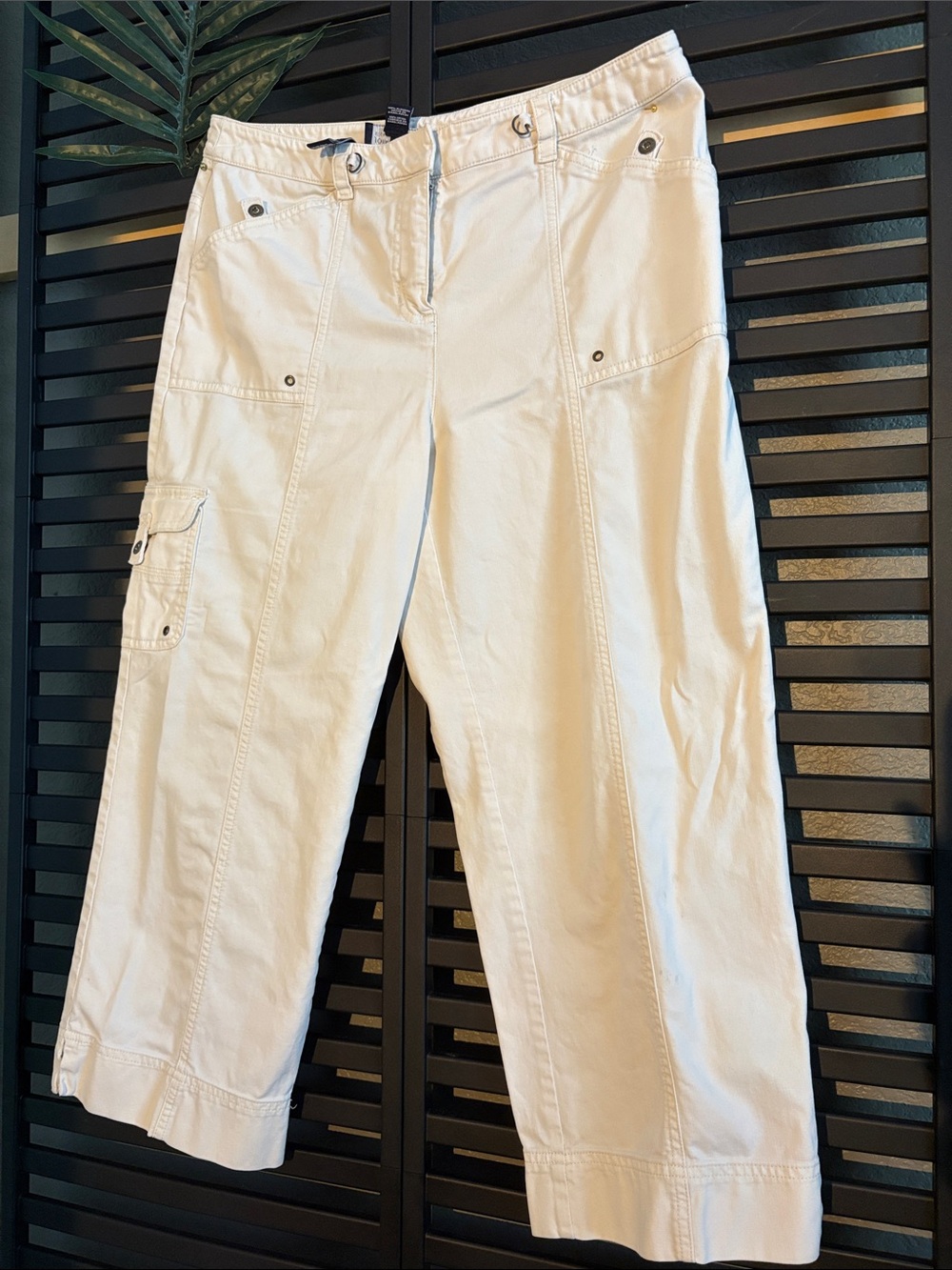 Jones New York Women’s Off-White Cargo Capri Jeans